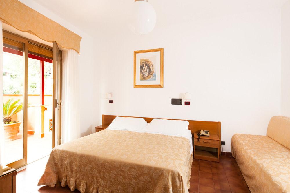 Andromaco Palace Hotel ตาออร์มินา ภายนอก รูปภาพ