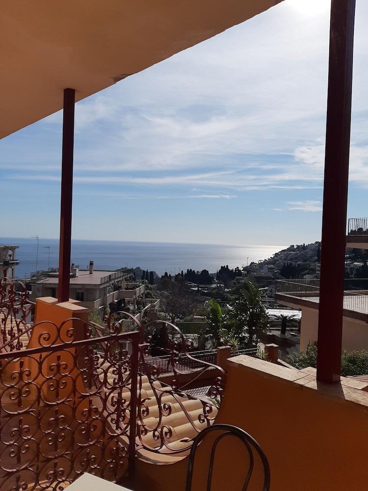 Andromaco Palace Hotel ตาออร์มินา ภายนอก รูปภาพ