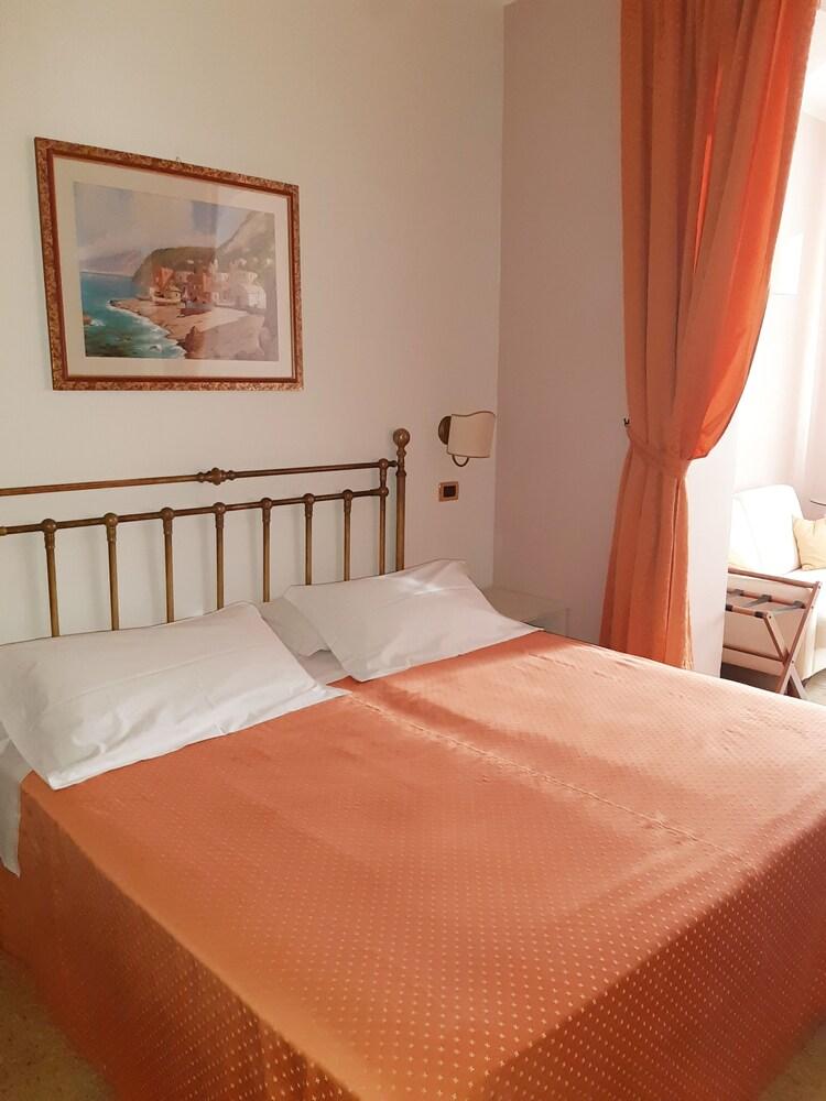 Andromaco Palace Hotel ตาออร์มินา ภายนอก รูปภาพ