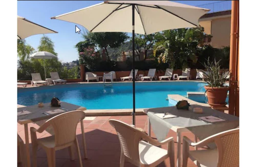 Andromaco Palace Hotel ตาออร์มินา ภายนอก รูปภาพ