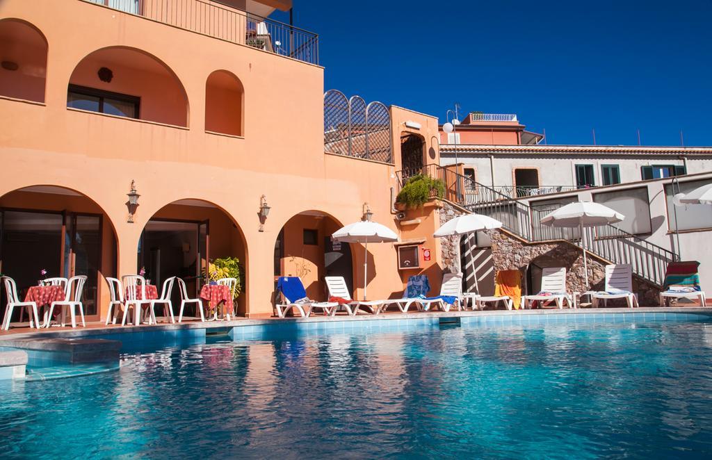 Andromaco Palace Hotel ตาออร์มินา ภายนอก รูปภาพ