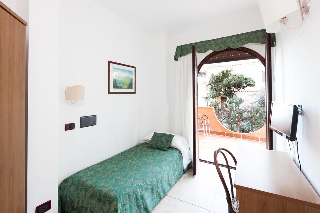 Andromaco Palace Hotel ตาออร์มินา ภายนอก รูปภาพ