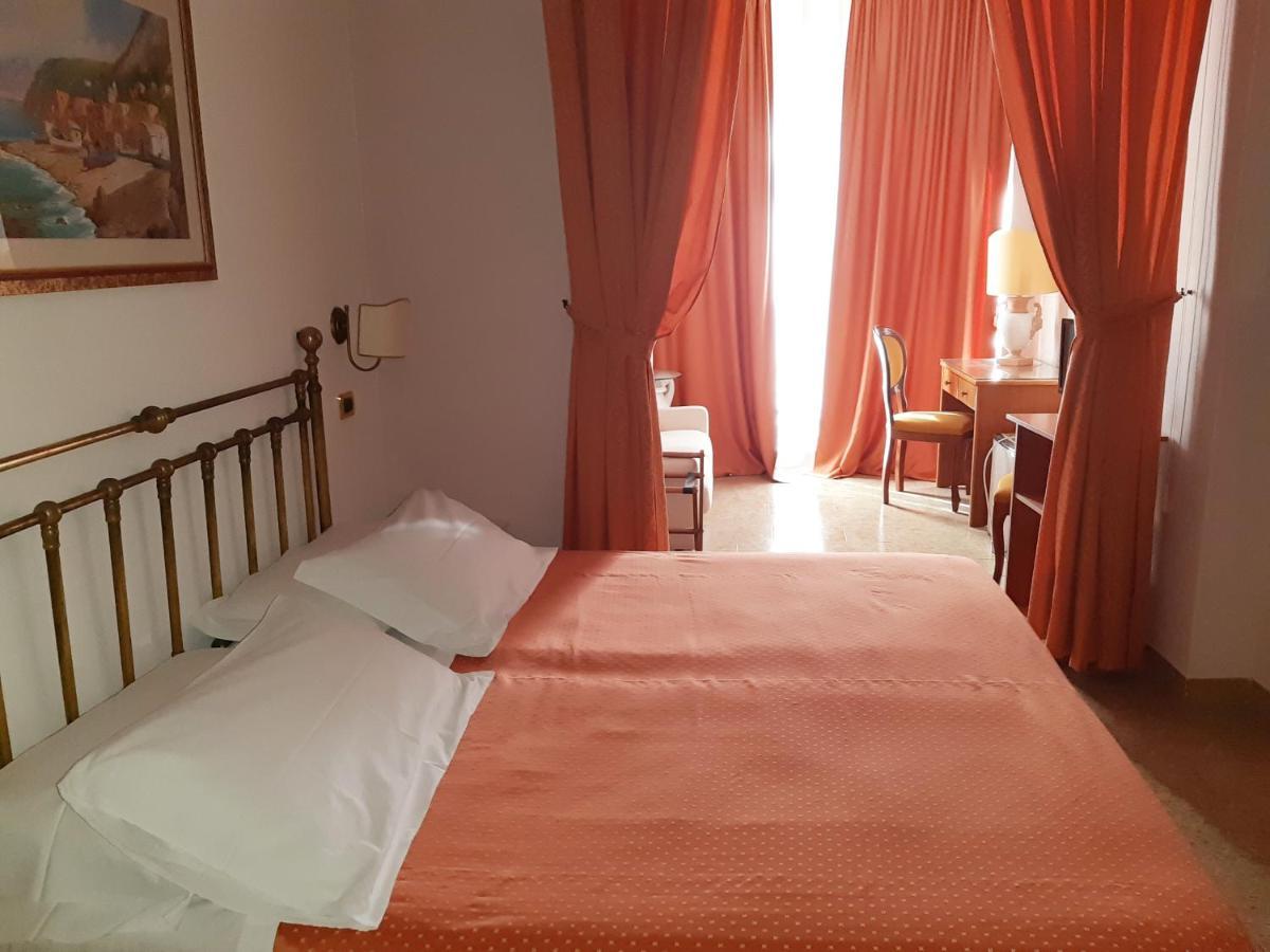 Andromaco Palace Hotel ตาออร์มินา ภายนอก รูปภาพ