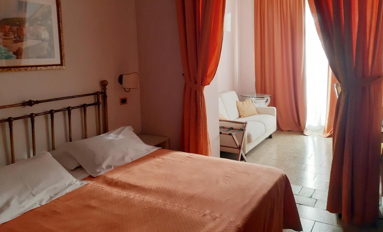 Andromaco Palace Hotel ตาออร์มินา ภายนอก รูปภาพ